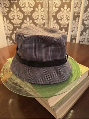 GAP Gray Plaid Bucket Hat with Black Belt Buckle Detail Size S/M Unisex